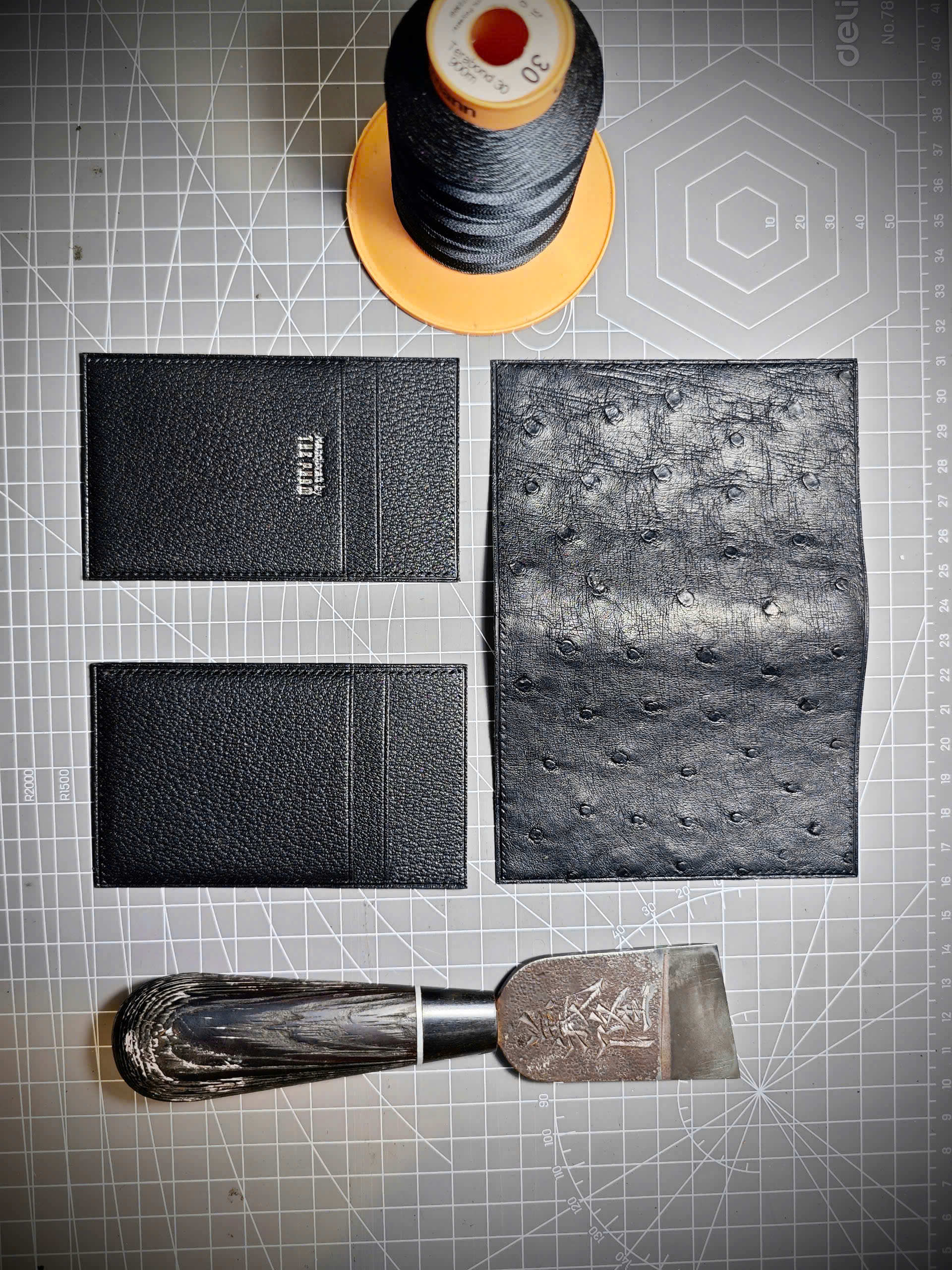 Flip card holder ví thẻ da đà điểu cao cấp thủ công – Thế Phạm - Hình ảnh 2