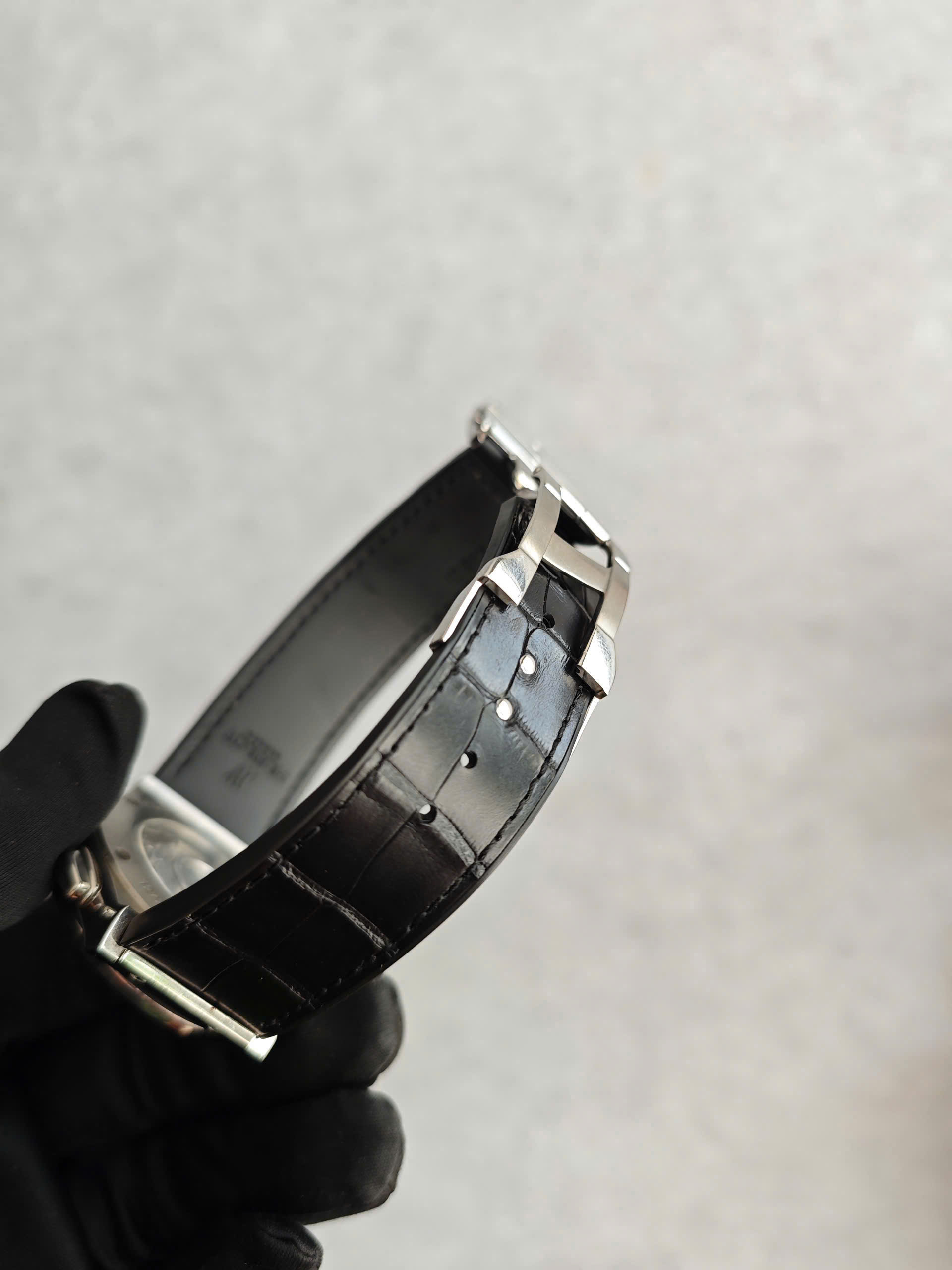Thay dây da Hublot giữ cốt zin – Chế tác thủ công da cá sấu Pháp | Thế Phạm - Hình ảnh 3