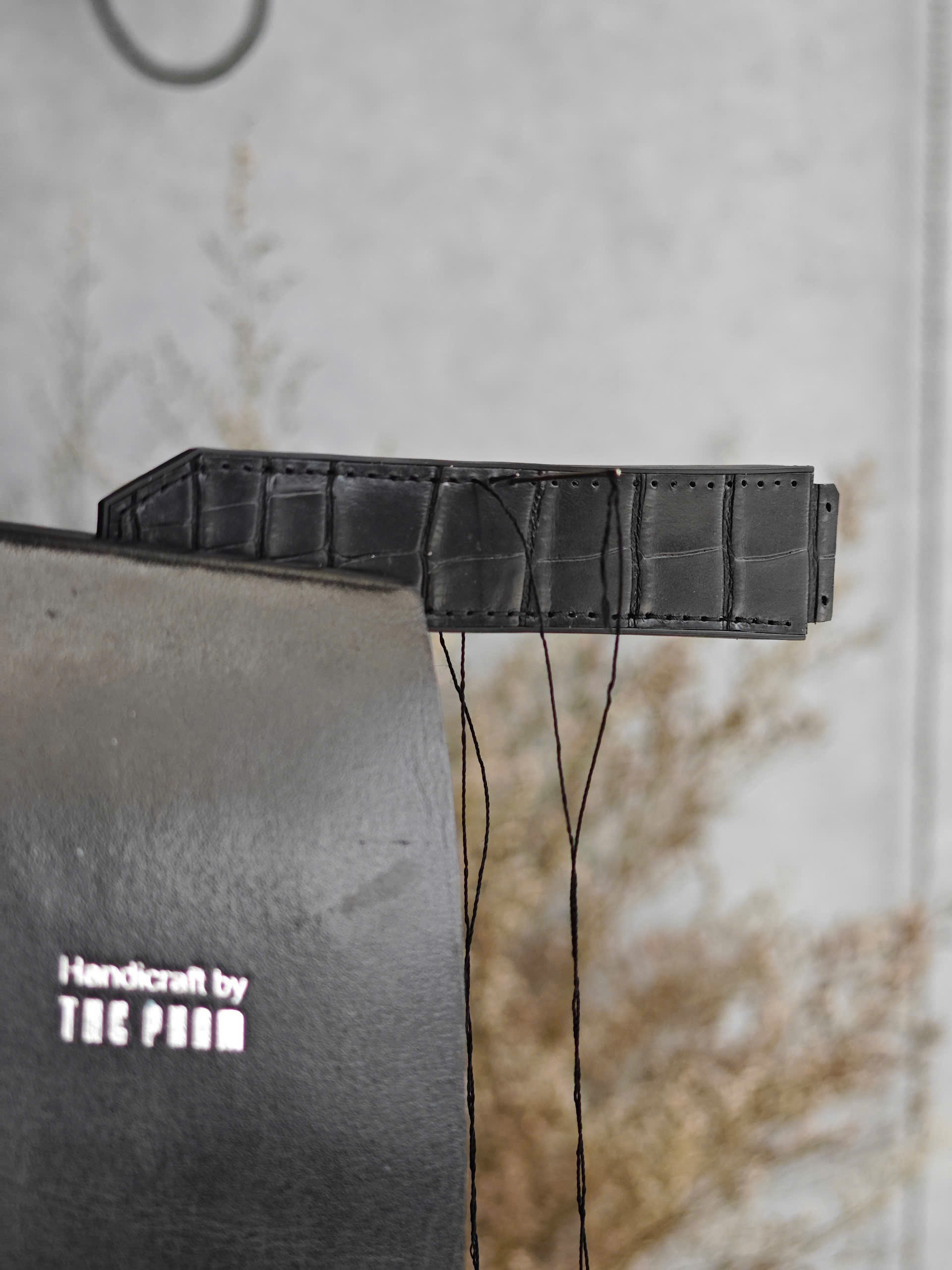 Thay dây da Hublot giữ cốt zin – Chế tác thủ công da cá sấu Pháp | Thế Phạm - Hình ảnh 4