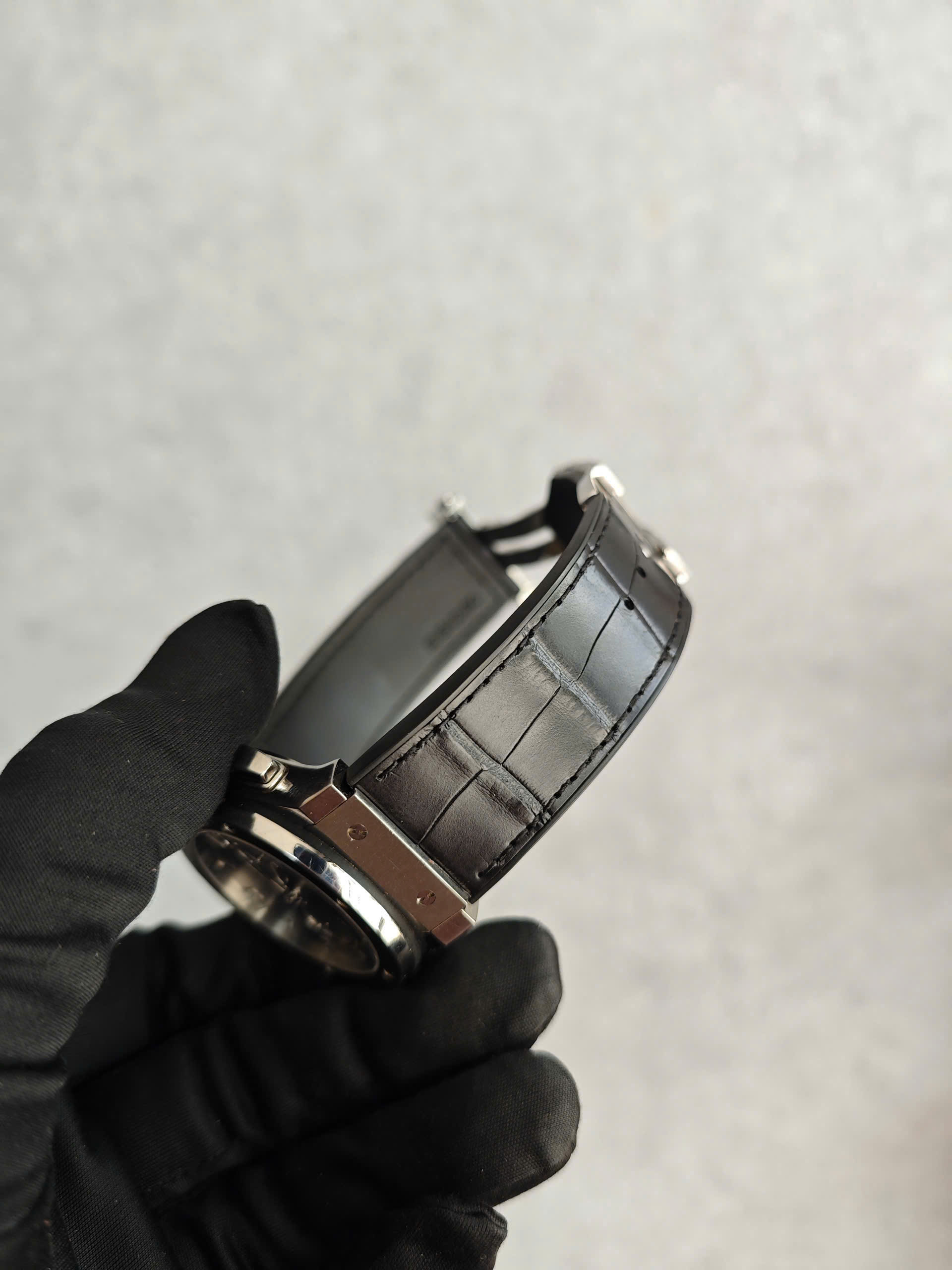 Thay dây da Hublot giữ cốt zin – Chế tác thủ công da cá sấu Pháp | Thế Phạm - Hình ảnh 2