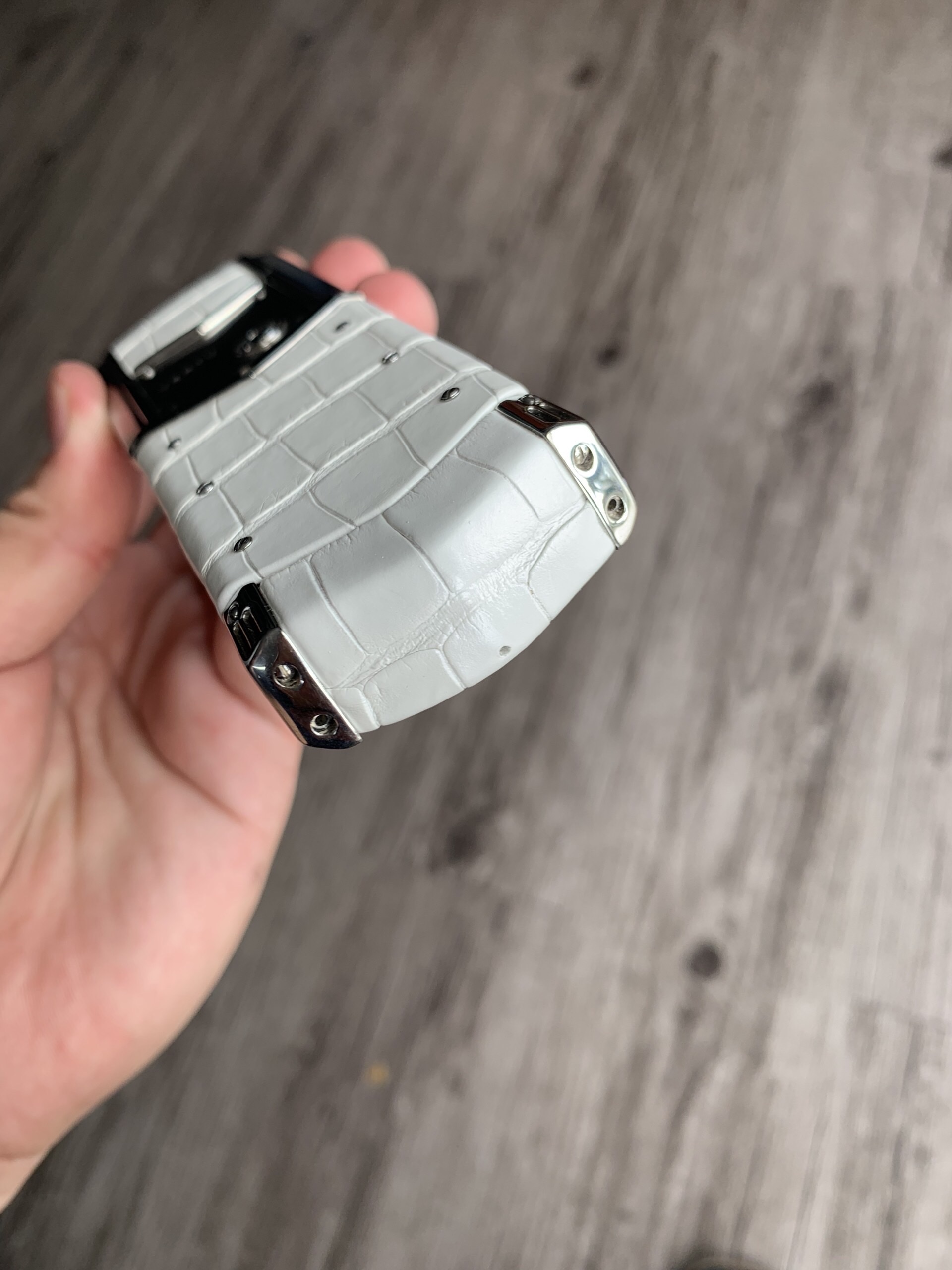 Bọc da điện thoại Vertu cá sấu Pháp màu trắng ngọc trai - Hình ảnh 3