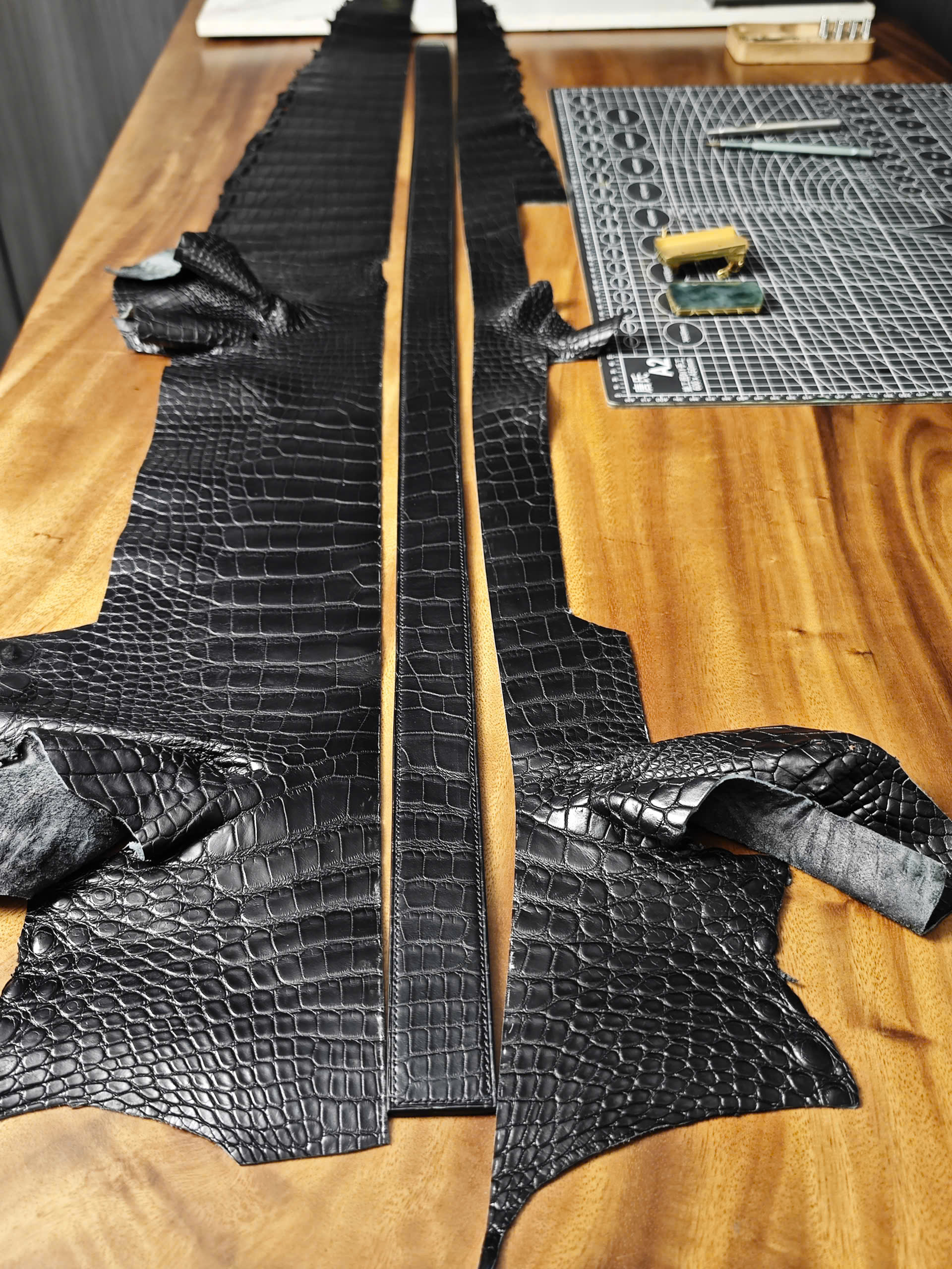 Dây lưng da cá sấu khóa tự động – Chế tác thủ công Thế Phạm - Hình ảnh 7