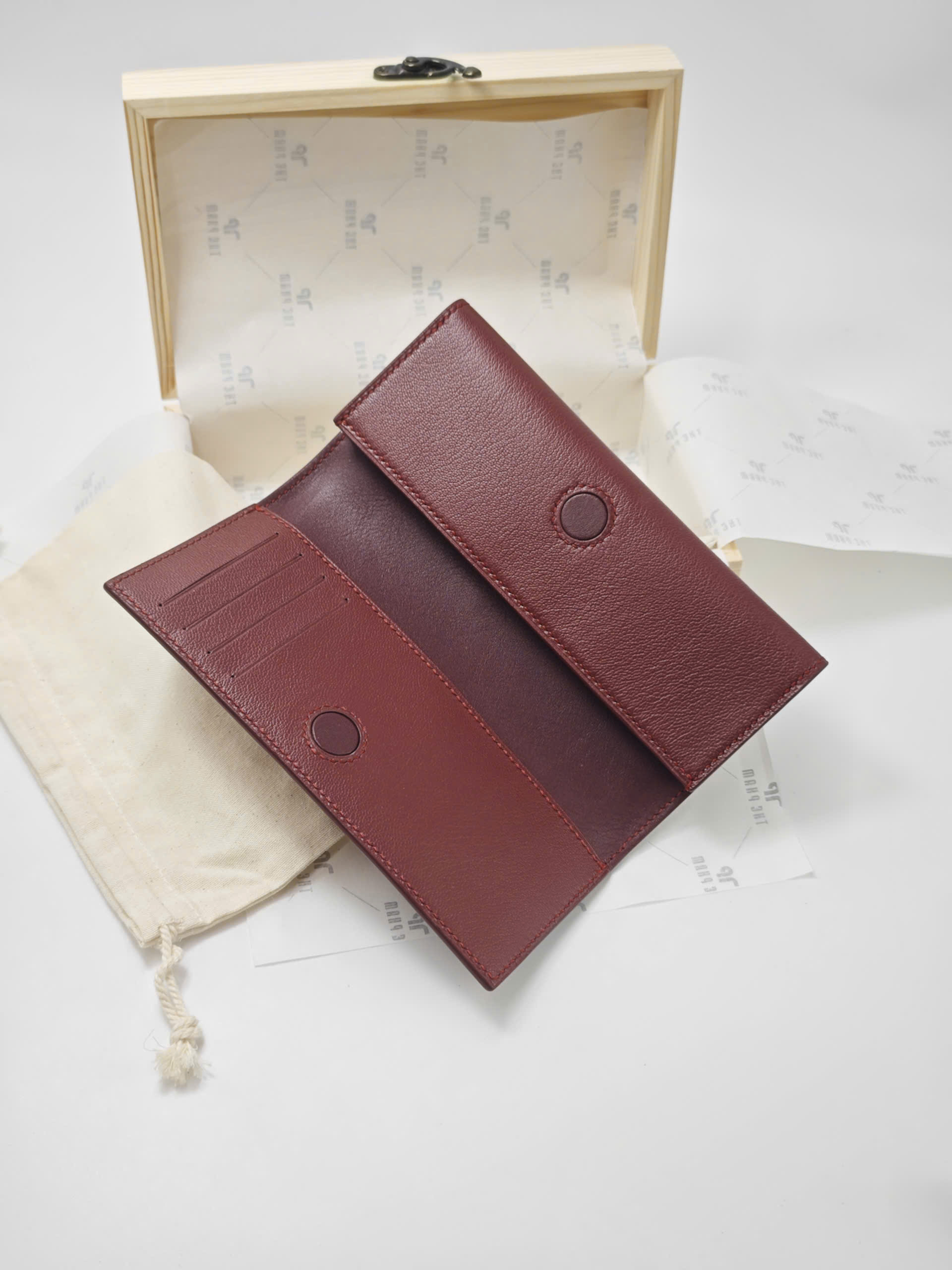 Bao da Vertu Agent Q dạng ví - Chế tác thủ công cá nhân hóa - Hình ảnh 2