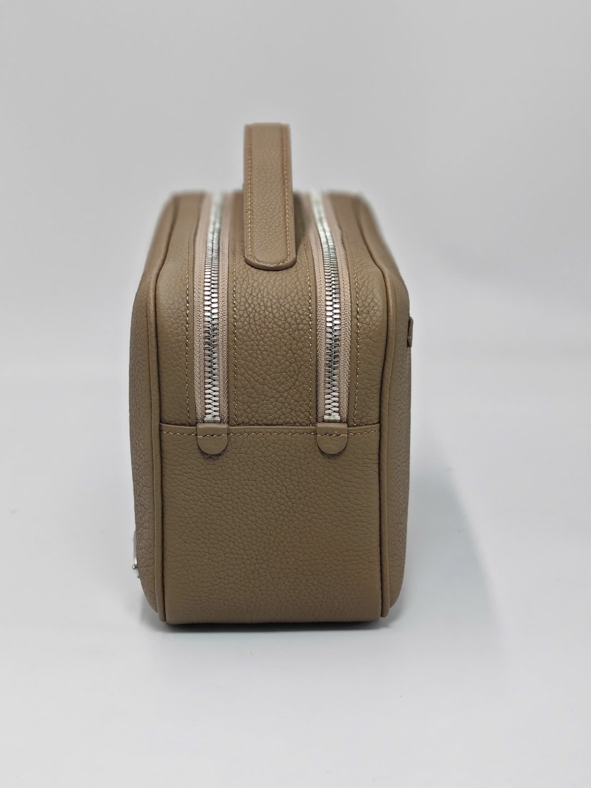 Hông túi TP Valet Clutch với quai xách