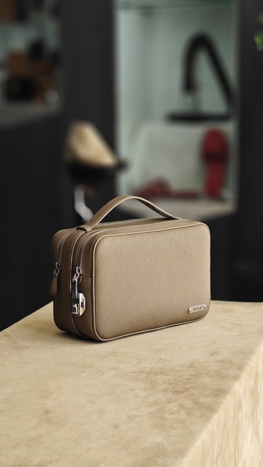 TP Valet Clutch trưng bày tại xưởng Thế Phạm